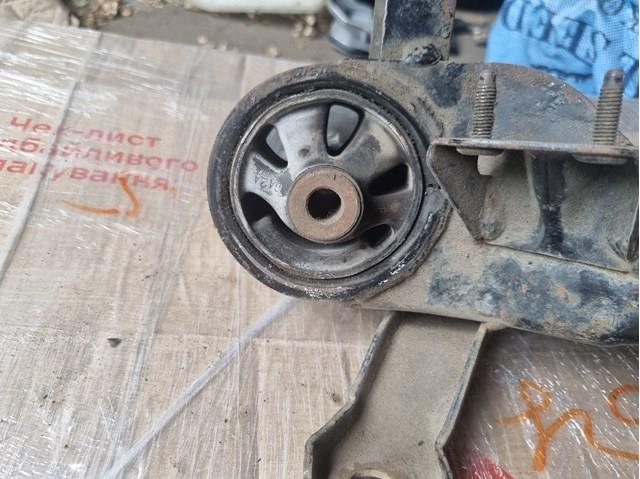 GE4T39070A Mazda Coxim (suporte) esquerdo de motor