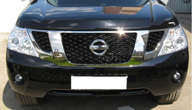 Спойлер на капот на Nissan Patrol  Y62