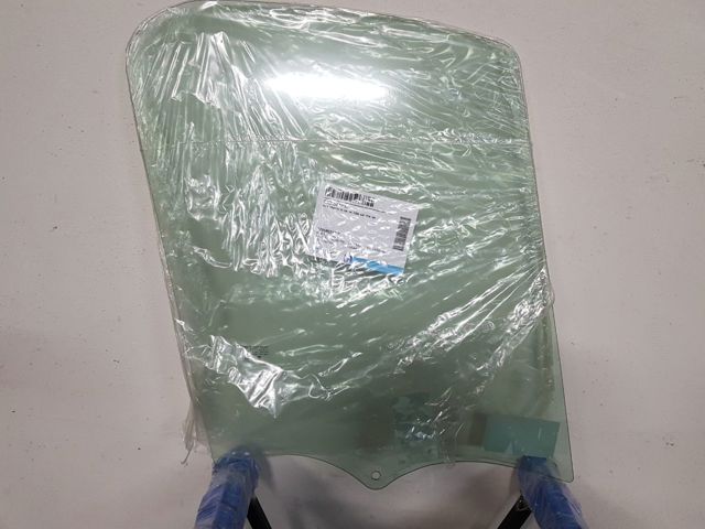 GS5642D302 XYG Стекло передней двери, правой