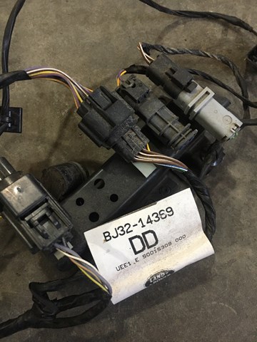 Купить LR033949 Land Rover 