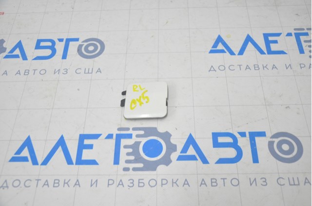 Заглушка бампера буксировочного крюка задняя KB8A50EL1BB Mazda