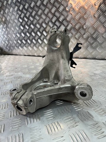 Кулак поворотный передний правый Nissan/Infiniti 400146RA0A