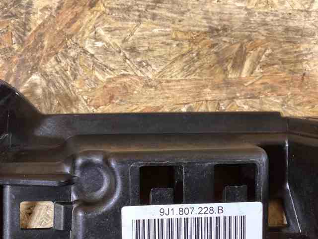 Направляющая переднего бампера, правая Porsche 9J1807228B