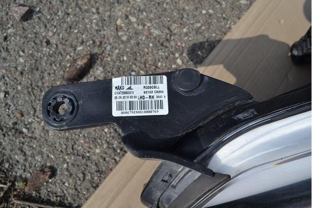 92102C8200 HYUNDAI Faro derecho original y equivalente