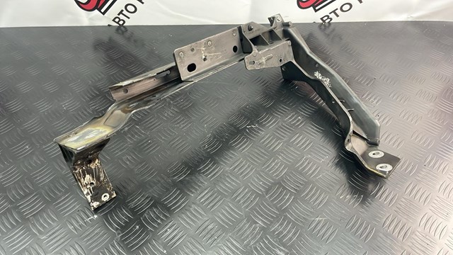 LR091688 Land Rover Рамка радиатора левая