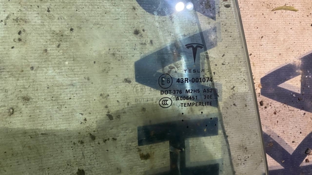 600633500D Tesla Стекло двери задней левой
