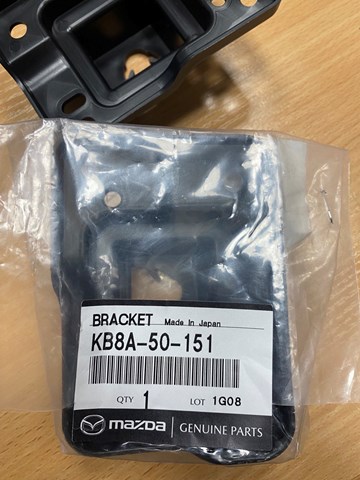 Кронштейн решетки радиатора KB8A50151 Mazda