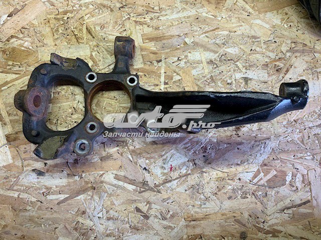 Цапфа передняя правая 8H323K185AA Land Rover
