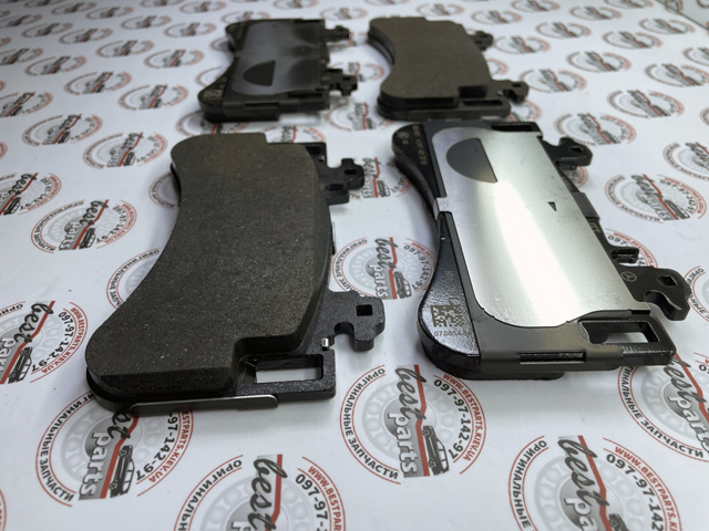 Передние тормозные колодки A0004206103 Mercedes