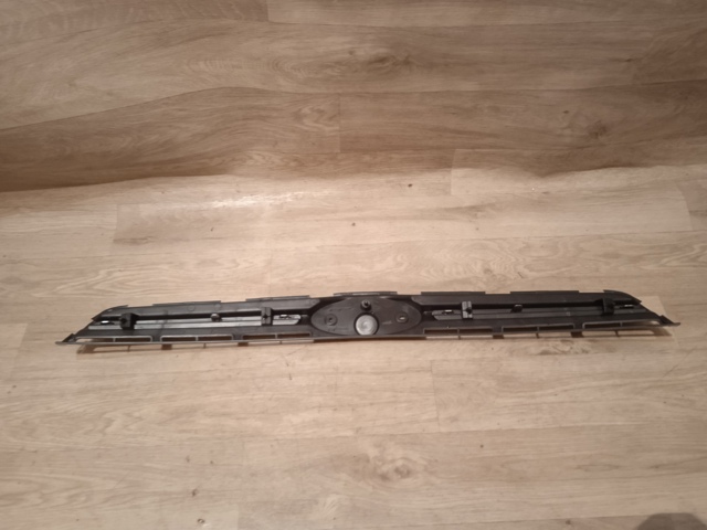 Решетка радиатора 32X105 Polcar