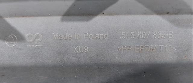 5L6807835BU34 VAG placa sobreposta central do pára-choque traseiro