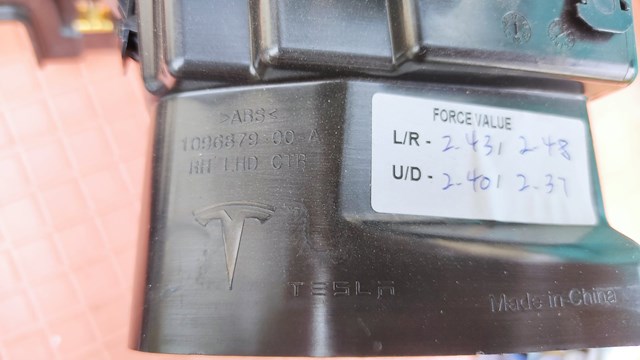 Решетка вентиляции салона на "торпедо" 109687900A Tesla