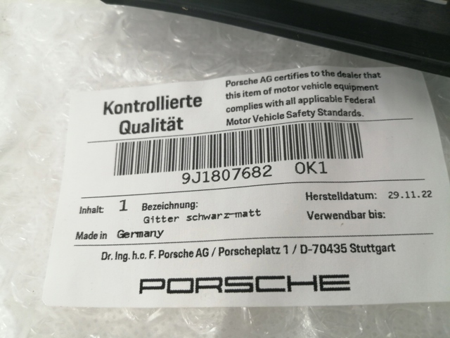 Решетка бампера переднего правая 9J1807682OK1 Porsche