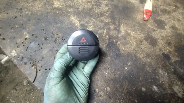 Compre Botão de ativação do sinal de emergência Nissan X-Trail 