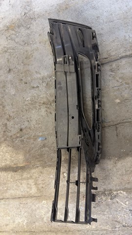 Решетка бампера переднего левая 51117385277 BMW