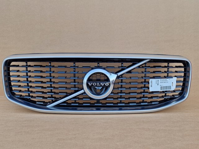 32368142 Volvo Решетка радиатора