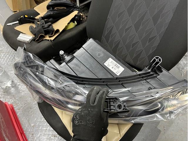  Правая фара Citroen C-Elysee 