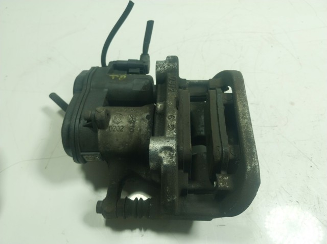 Суппорт задний правый A1664230681 Mercedes