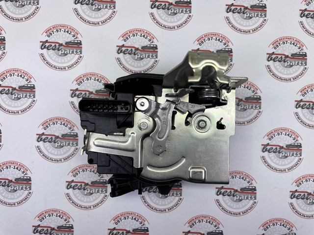 Замок двери задней правой LR070431 Land Rover