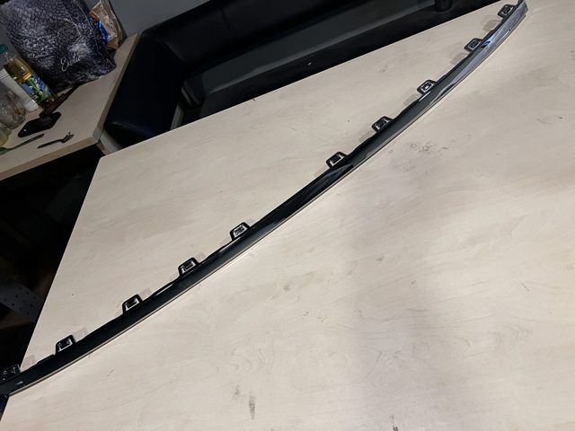 Молдинг бампера заднего центральный 12G8538352ZZ VAG
