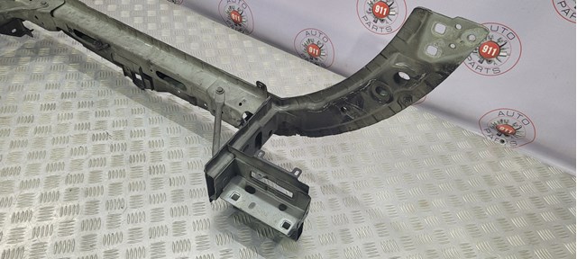 Рамка радиатора LR084610 Land Rover