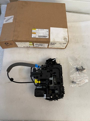 Держатель наружной ручки двери задней левой Porsche 9J1839885 цена, от 164.70 USD