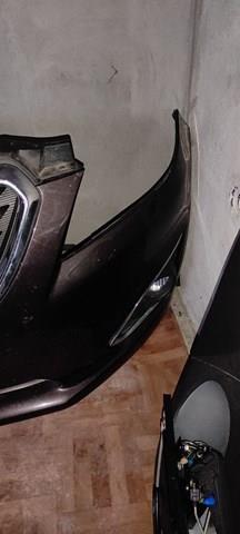 Передний бампер 42441578 General Motors