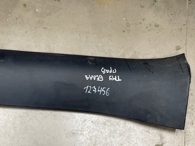 Накладка (молдинг) порога наружная правая 149774400C Tesla