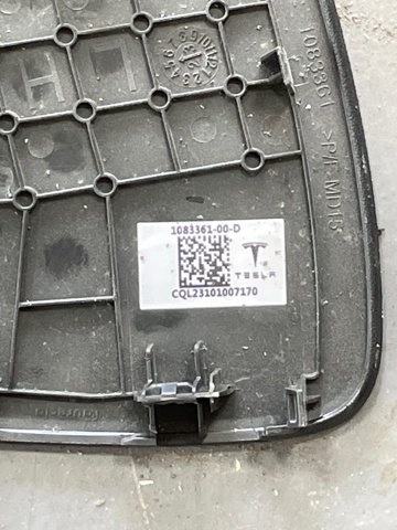 Крышка боковая панели "торпедо", левая Tesla 108336100D цена, от 4.03 USD