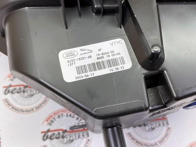 Левая противотуманная фара Land Rover LR136873