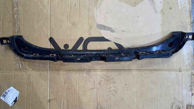 Кронштейн бампера заднего, центральный Porsche 9J1807863