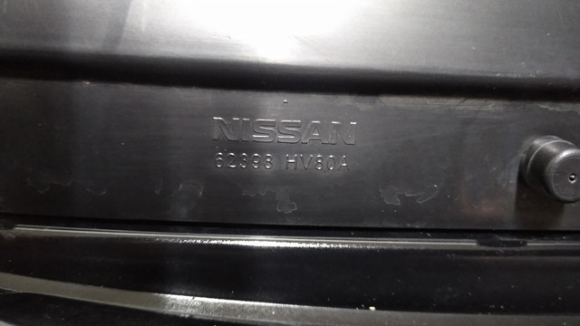 Решетка радиатора 62398HV80A Nissan/Infiniti