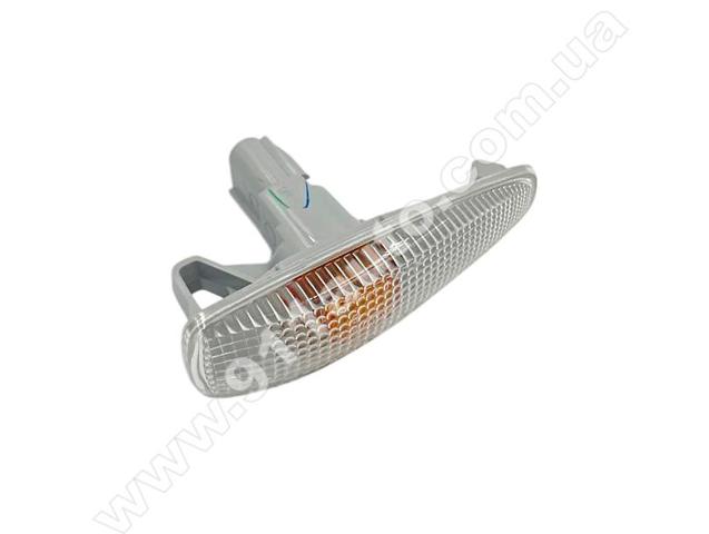 8351A065 Chrysler Повторитель поворота на крыло