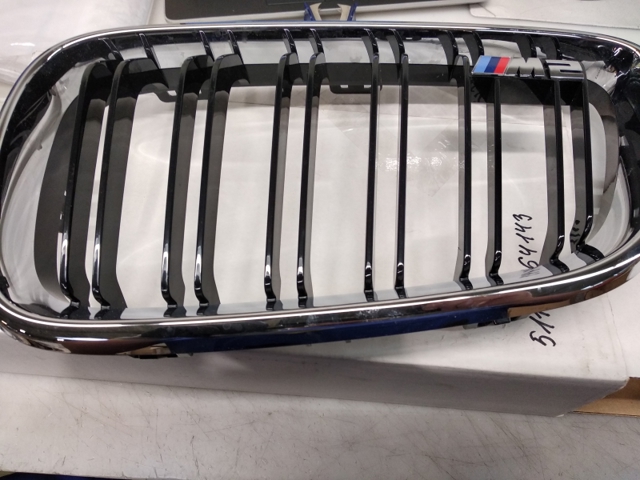 51138064143 BMW Решетка радиатора левая