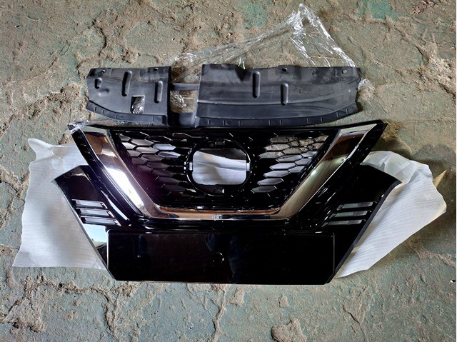 Решетка радиатора 623106MR0A Nissan/Infiniti