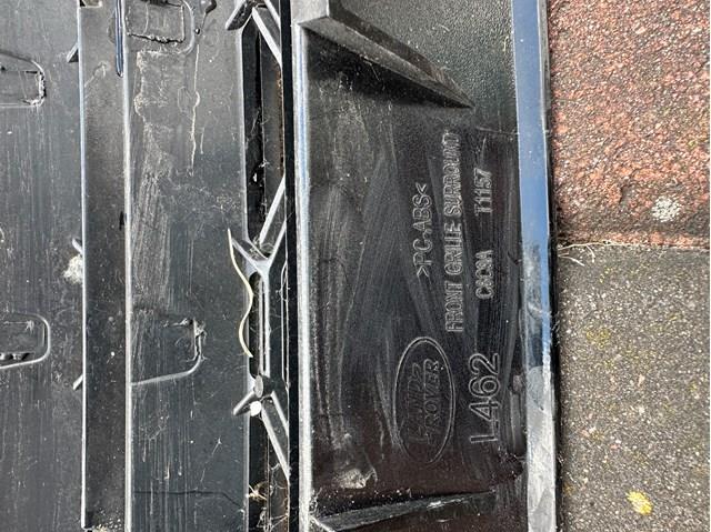 LR043648 Land Rover Решетка радиатора