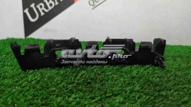 LR066744 Land Rover Правое крепление заднего бампера
