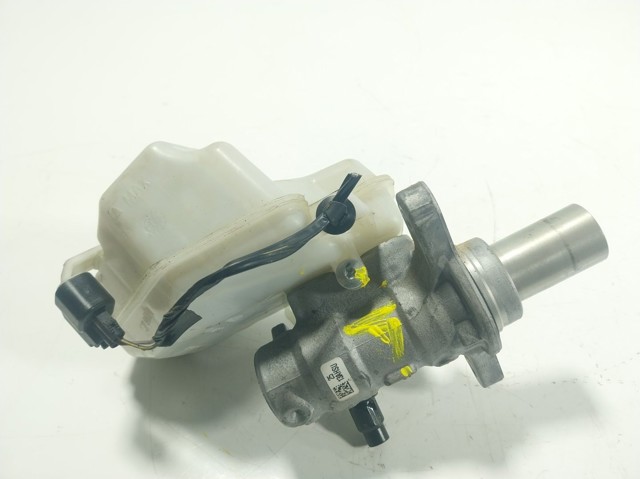 Главный тормозной цилиндр LR061403 Land Rover
