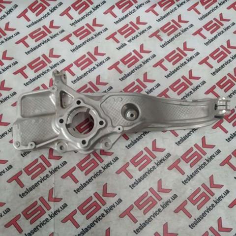 Цапфа (поворотный кулак) передний левый Tesla 104305200A цена, от 101.35 USD