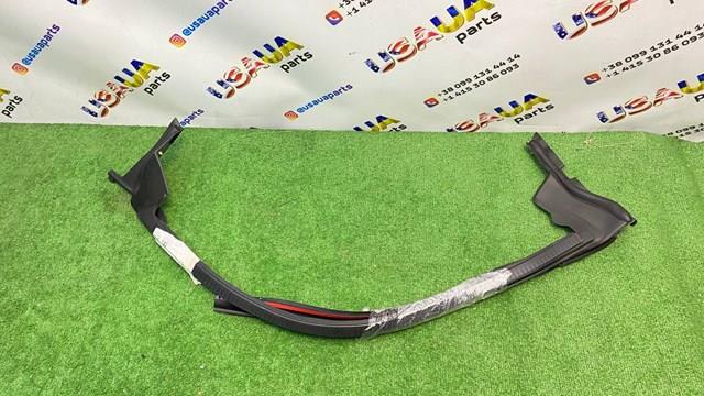 147204500A Tesla Уплотнитель стекла двери передней правой внутренний (планка)