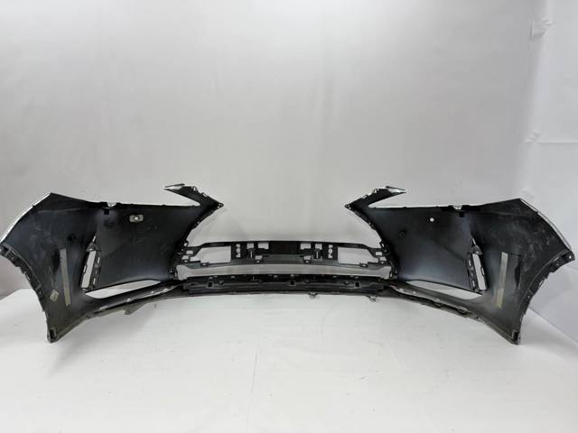 Передний бампер 5211948590 Toyota