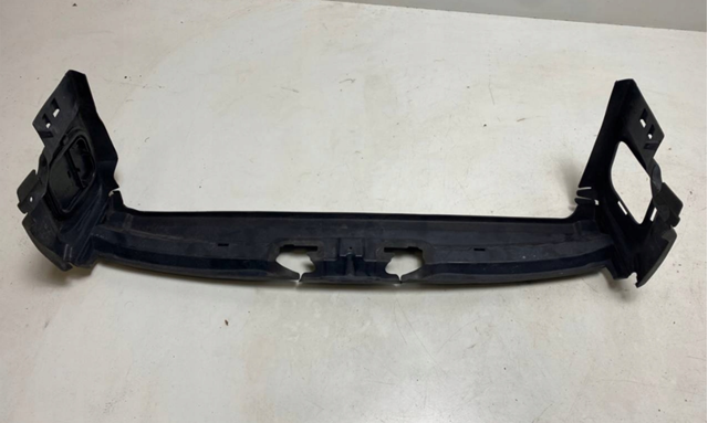 7383845 BMW Воздуховод радиатора верхний