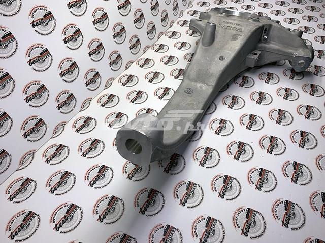 Кулак поворотный передний правый Volvo 31476879
