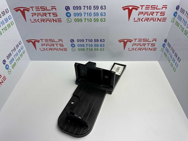  106684700E Tesla Motors