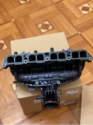 Впускной коллектор PY8V13100 Mazda