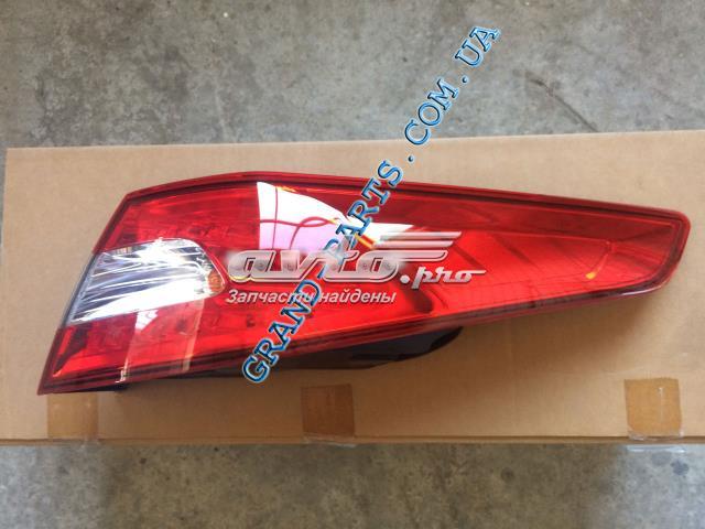 Фонарь задний правый внешний 924022T120 Hyundai/Kia