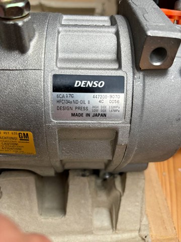 Компрессор кондиционера 90457635 General Motors