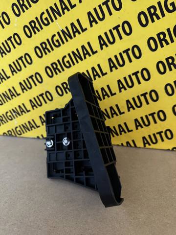 Кронштейн бампера переднего правый KBB350AJ0C Mazda