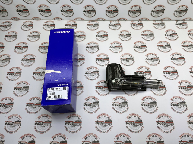 Левый фонарь указателя поворота Volvo 31385685