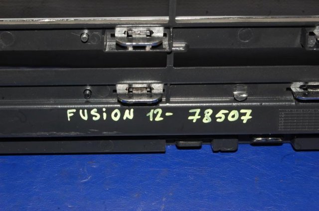 HS738150AAW Ford Решетка радиатора